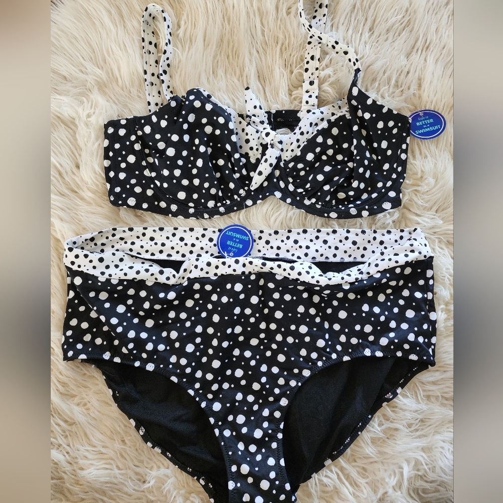 Plus size, adorable bikini!